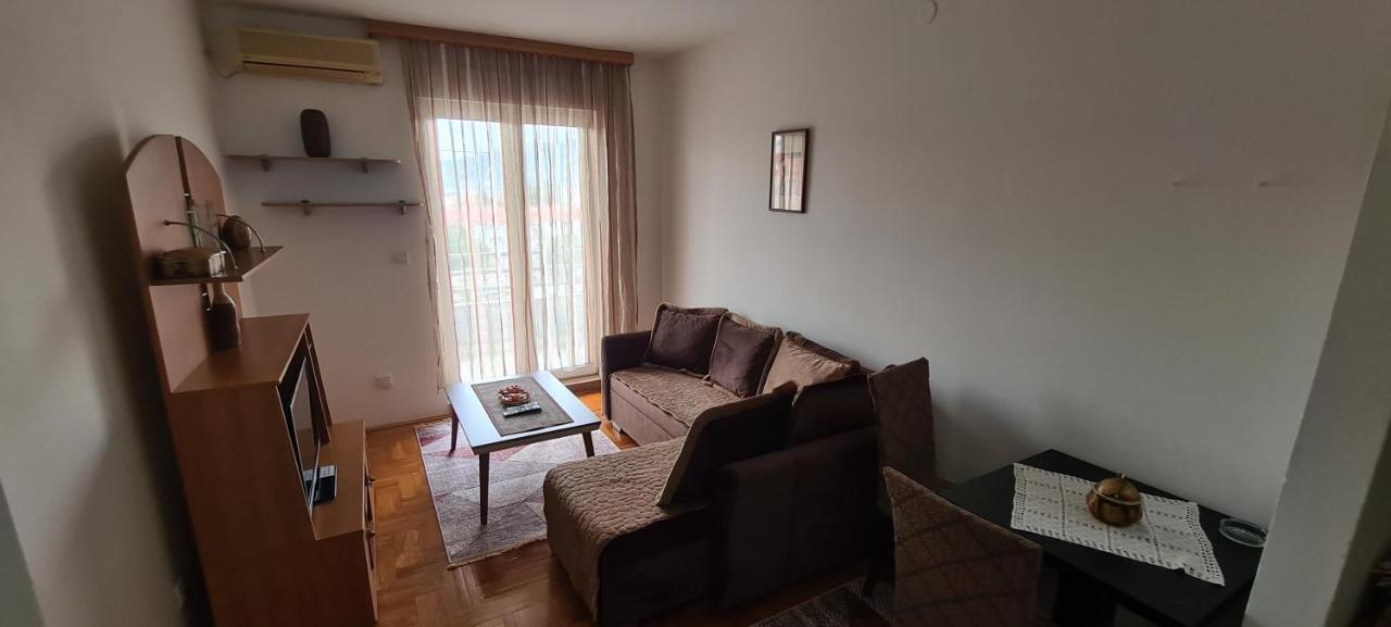 Apartman Velimir Stari Aerodrom ポドゴリツァ エクステリア 写真