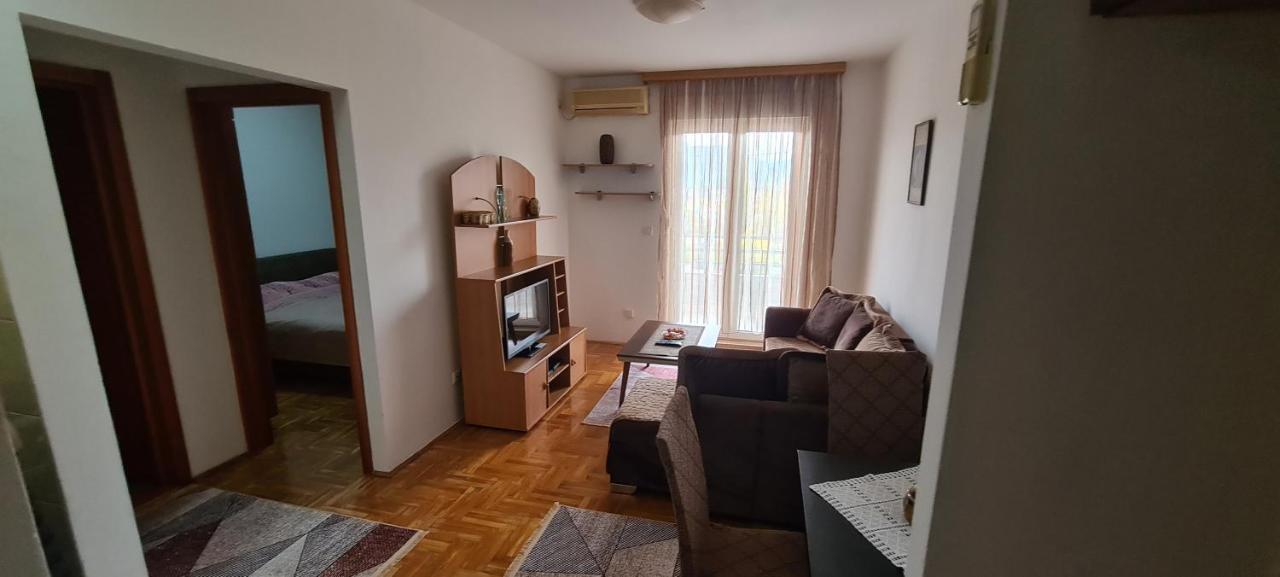 Apartman Velimir Stari Aerodrom ポドゴリツァ エクステリア 写真